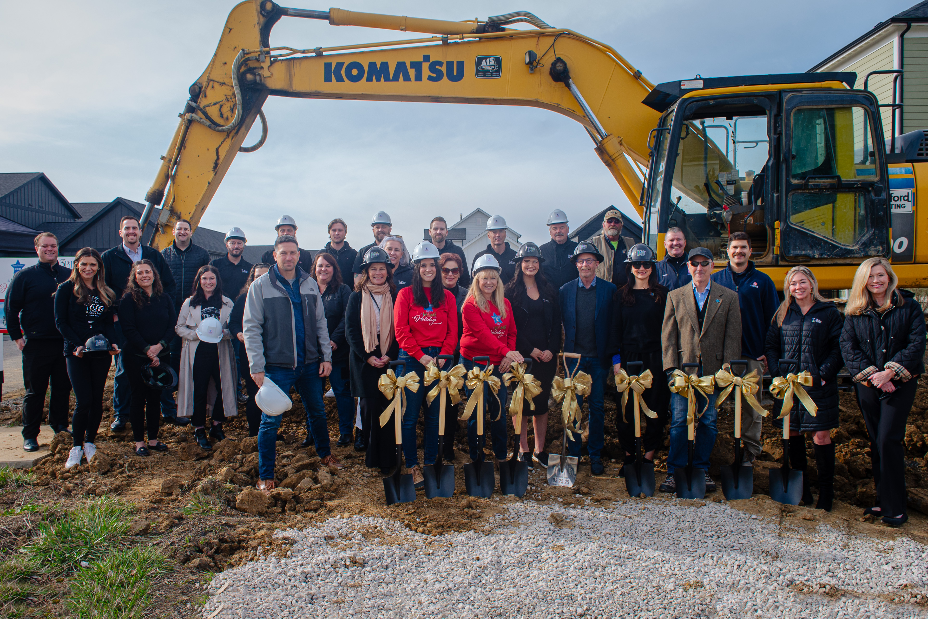 Home for the Holidays COL Group photo at the building ceremony